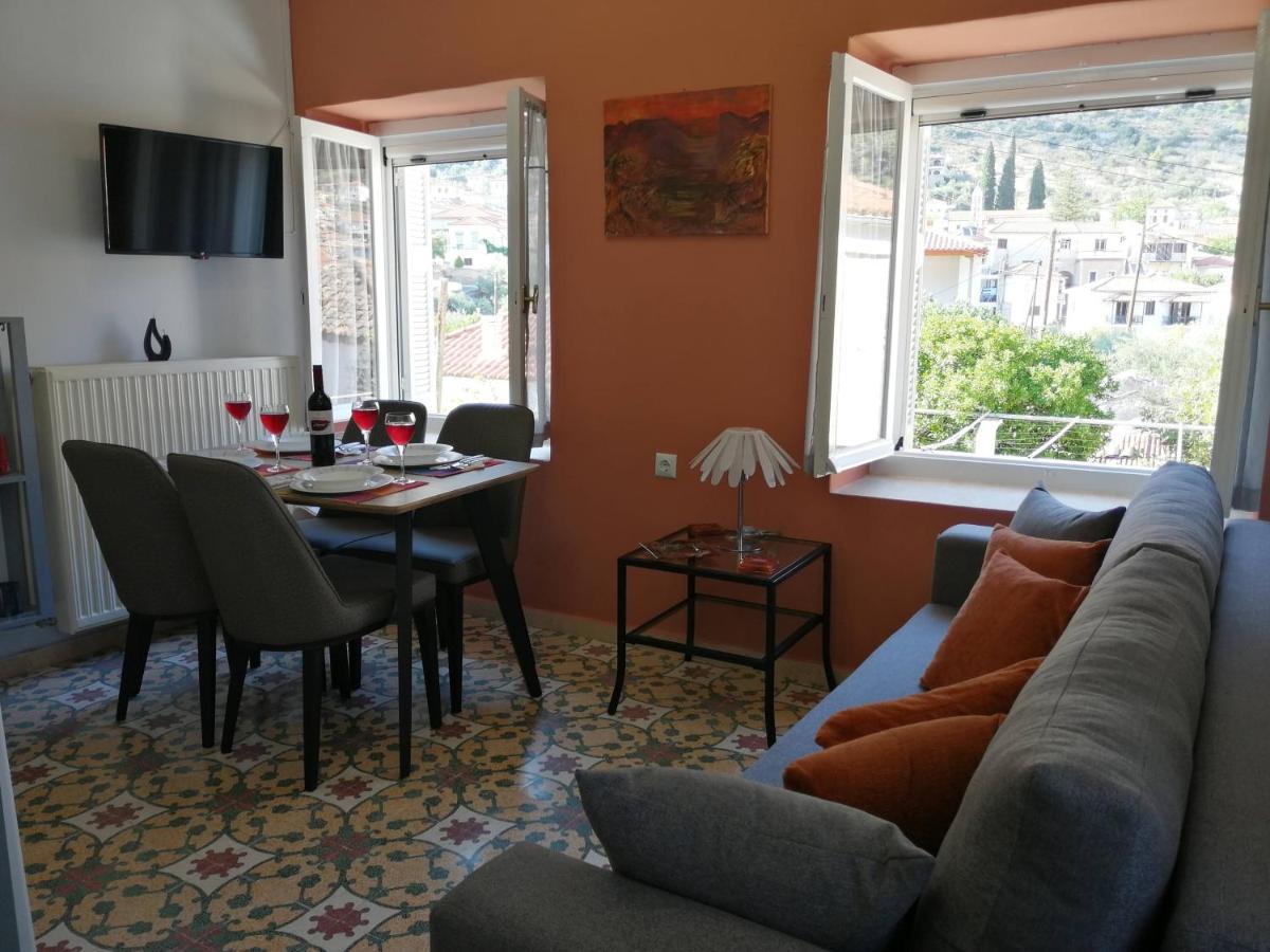 Sunny Cozy House With Grand Courtyard Apartment Leonidio Bagian luar foto