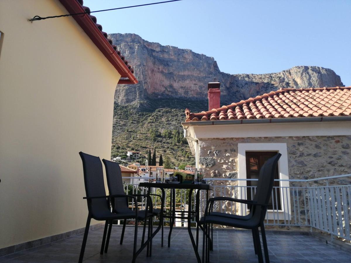 Sunny Cozy House With Grand Courtyard Apartment Leonidio Bagian luar foto