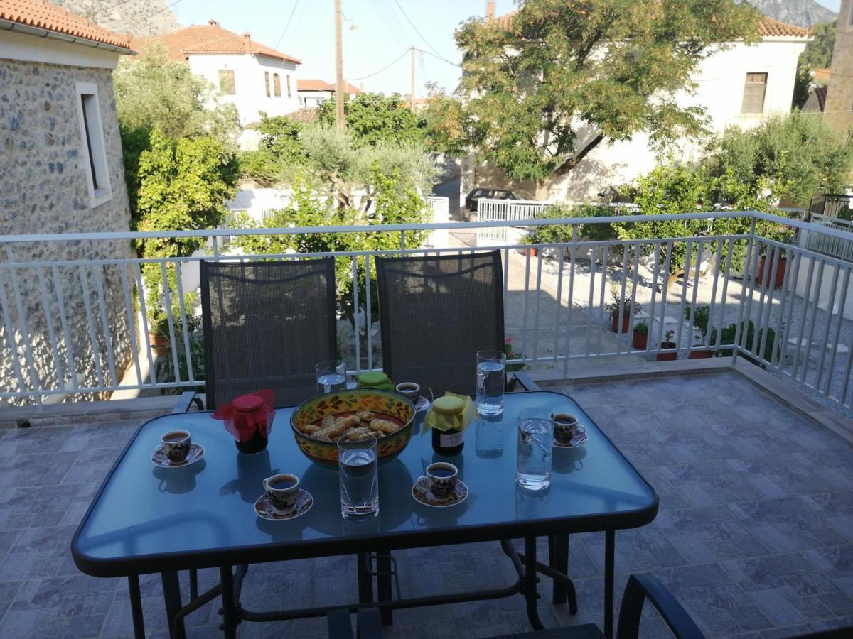 Sunny Cozy House With Grand Courtyard Apartment Leonidio Bagian luar foto