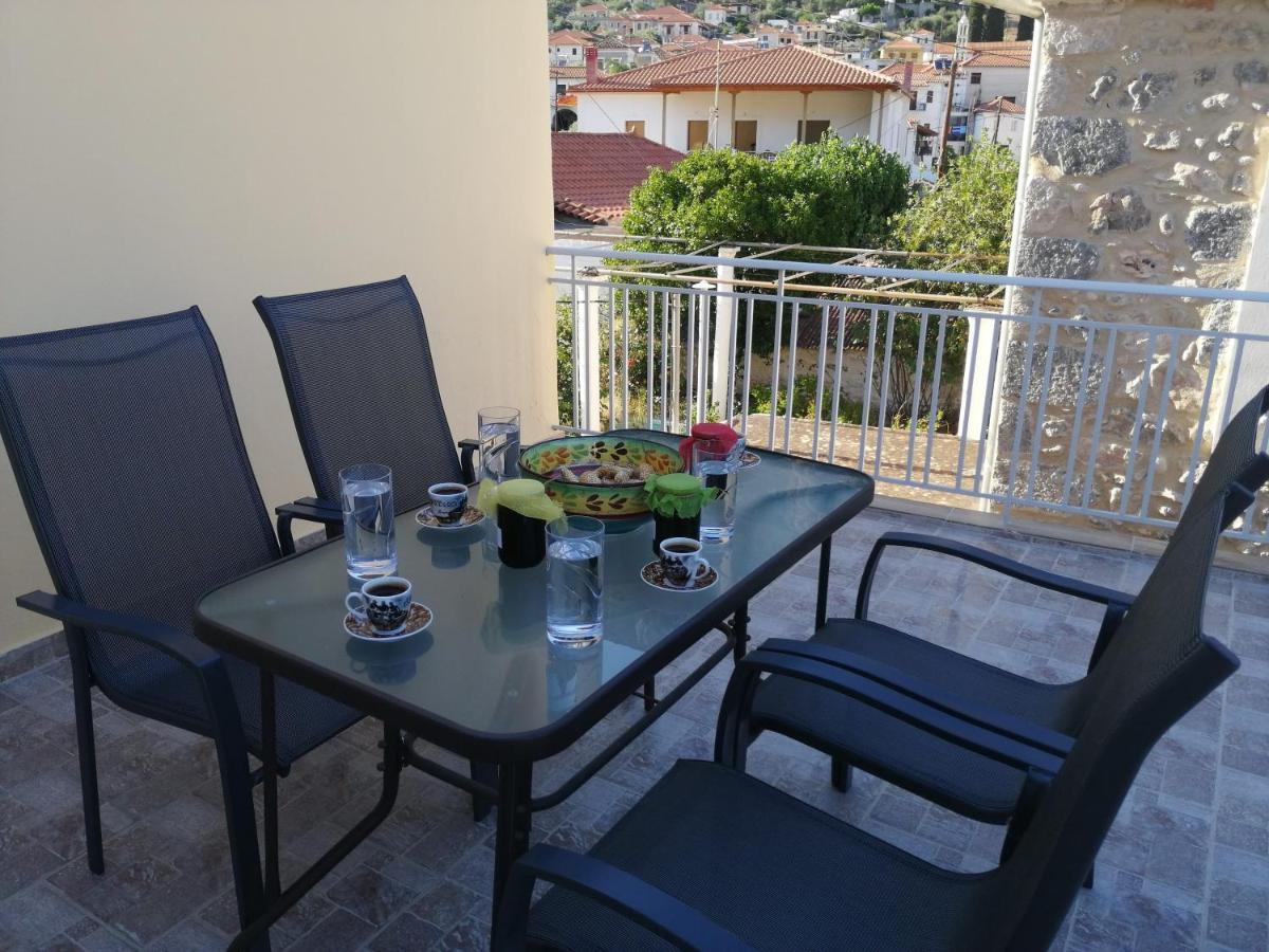 Sunny Cozy House With Grand Courtyard Apartment Leonidio Bagian luar foto