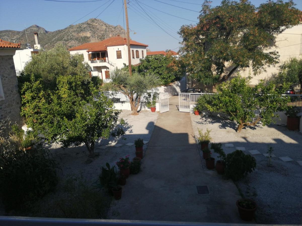 Sunny Cozy House With Grand Courtyard Apartment Leonidio Bagian luar foto