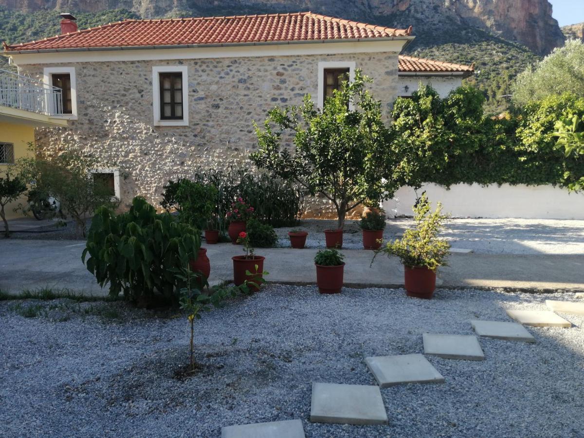 Sunny Cozy House With Grand Courtyard Apartment Leonidio Bagian luar foto